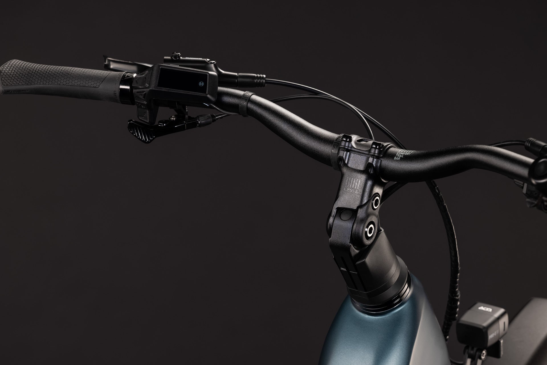 CUBE Nuride Hybrid Pro 800 in deepteal´n´blue, Cockpit und Lenkerdetail
