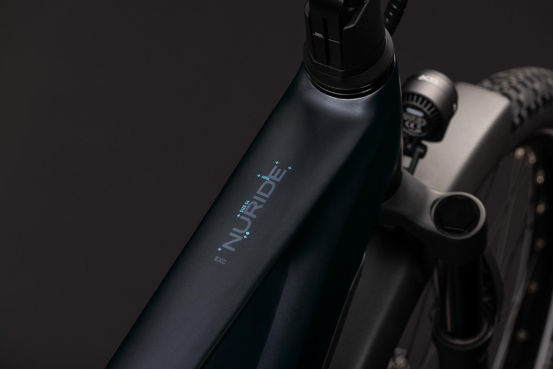 CUBE Nuride Hybrid EXC 800 E-Bike in coal'n'chrome, Detailansicht des Rahmens