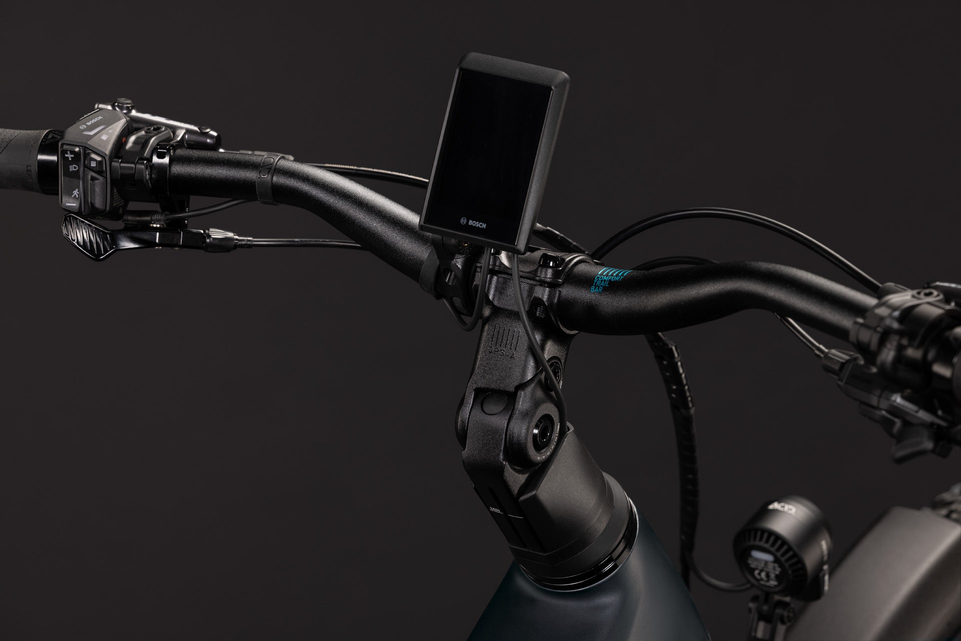CUBE Nuride Hybrid EXC 800 coal’n’chrome, Cockpit mit Bosch Display und Lenkerdetails