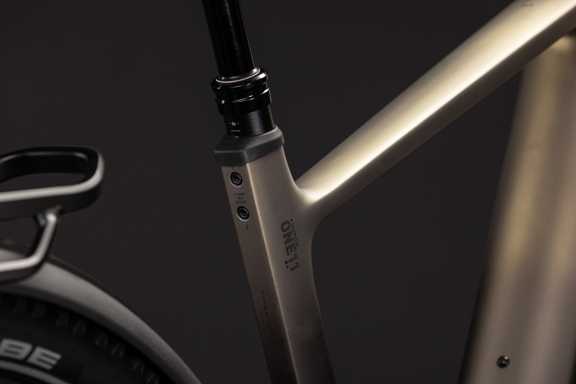 CUBE Nuride Hybrid ONE11 HPC SLX 800 goldenbrown'n'black, Rahmen- und Sattelstützen-Detail