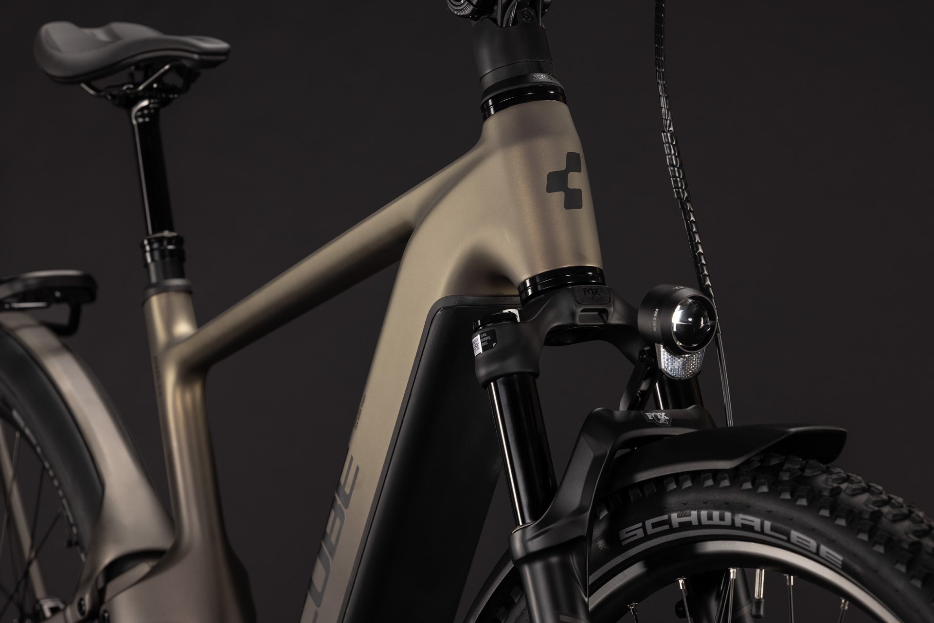 CUBE Nuride Hybrid ONE11 HPC SLX 800 in goldenbrown'n'black, Detail von Rahmen und Federgabel