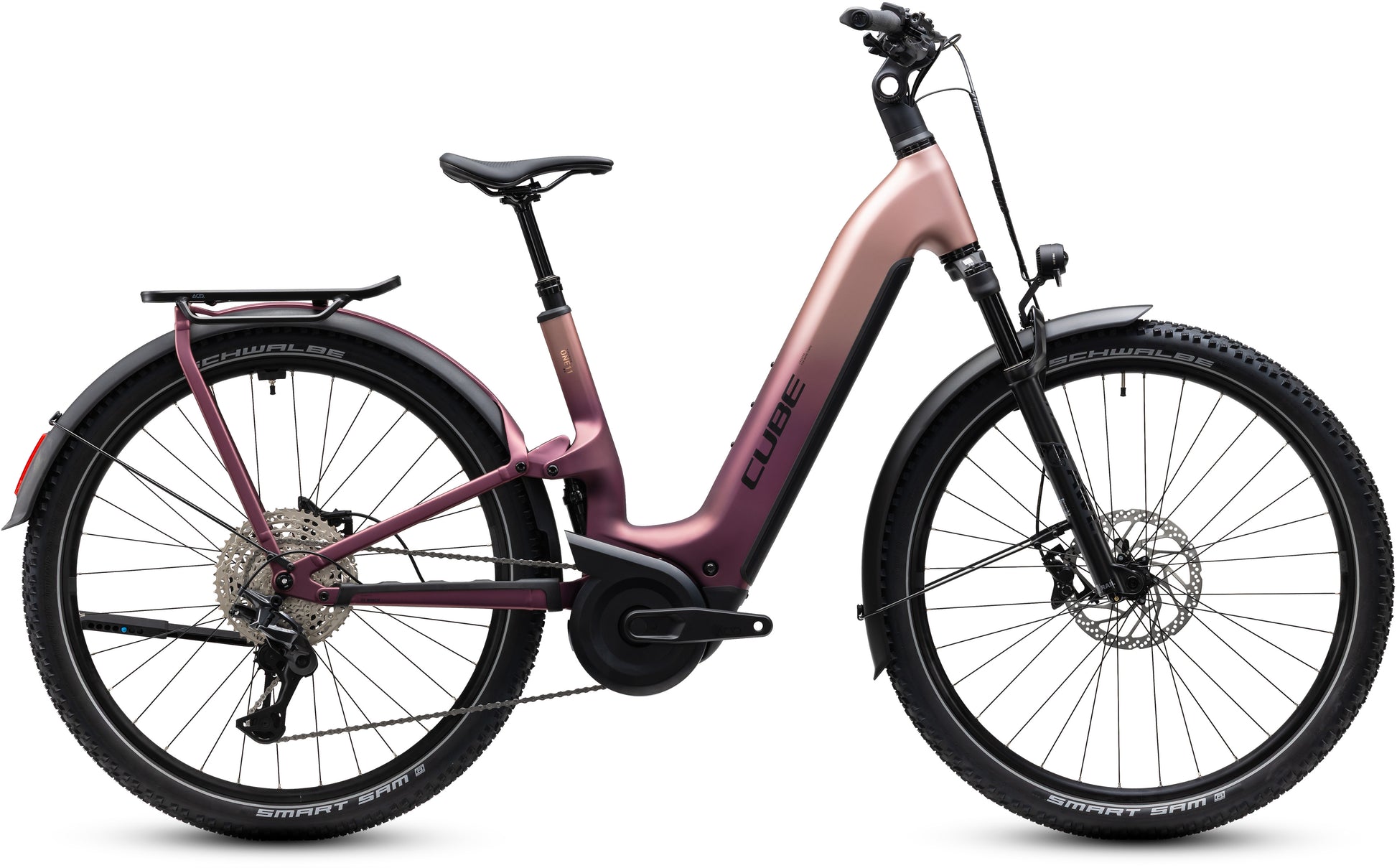 CUBE Nuride Hybrid ONE11 HPC SLX 800 in mauve'n'black, E-Trekkingbike mit Tiefeinstieg