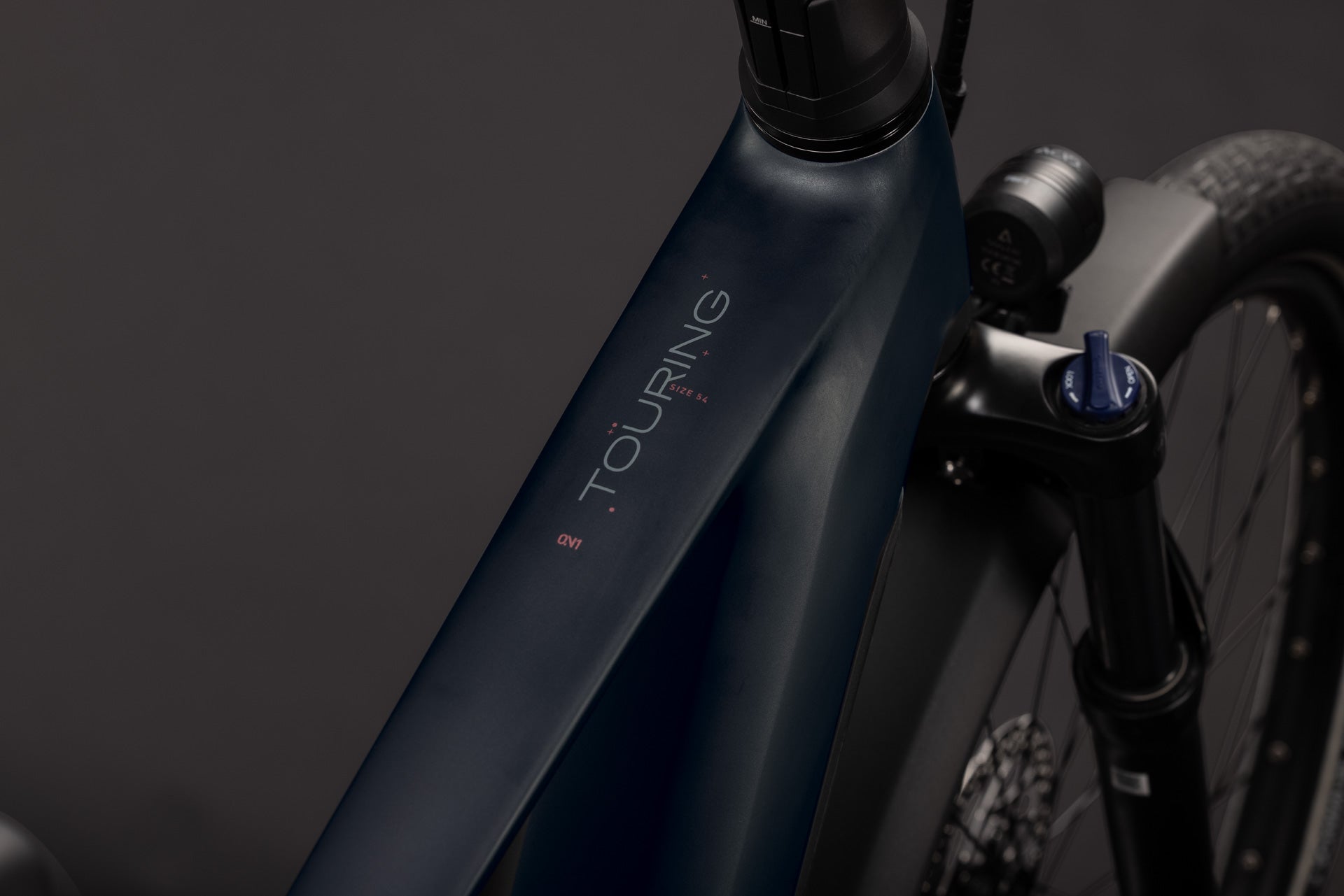 CUBE Touring Hybrid ONE 600 in grey´n´coolgrey, E-Bike mit elegantem Rahmen
