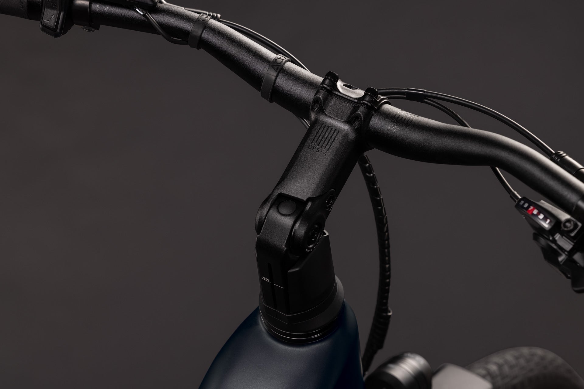 CUBE Touring Hybrid ONE 600 grey'n'coolgrey mit Lenker und Vorbau in Schwarz