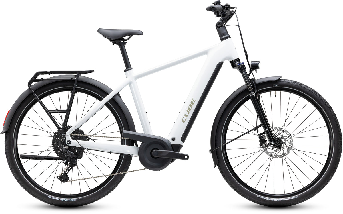 CUBE Touring Hybrid ONE 600 E-Bike in metallicwhite´n´chrome, Seitenansicht