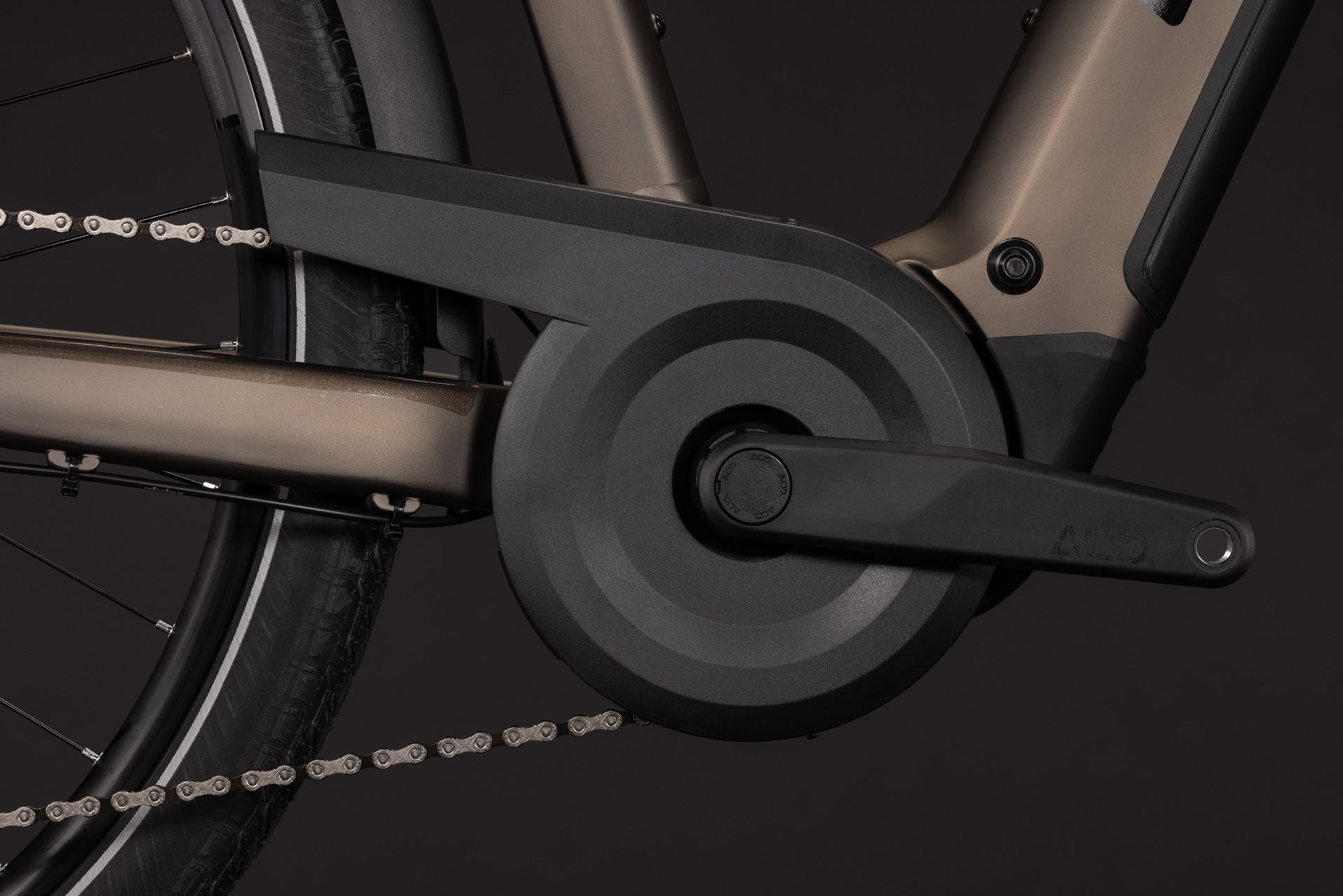 CUBE Touring Hybrid Pro 800 in metallicumbra´n´black, Antrieb und Hinterradgabelansicht