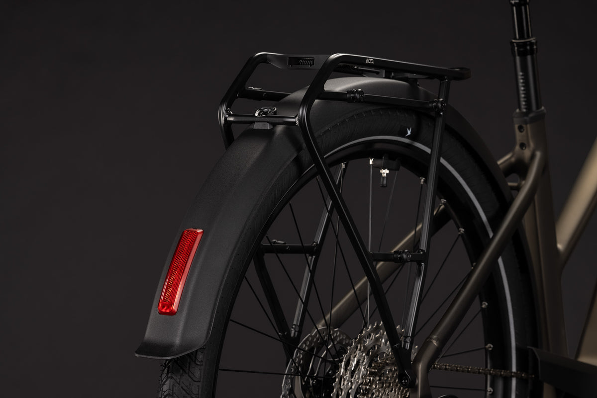 CUBE Touring Hybrid Pro 800 E-Bike mit Gepäckträger, Schutzblech und Rücklicht