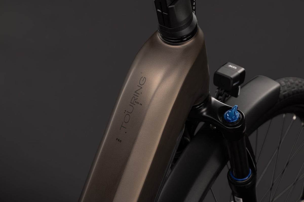 CUBE Touring Hybrid Pro 800 in metallicumbra-schwarz, E-Bike-Detailansicht