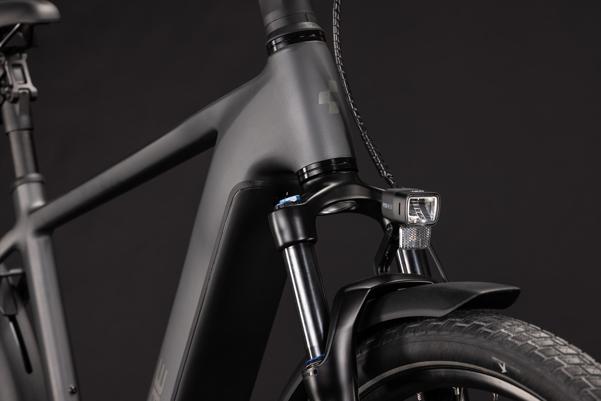 CUBE Touring Hybrid Deluxe SLX 800 in slabgrey n chrome mit Frontlicht und Federgabel