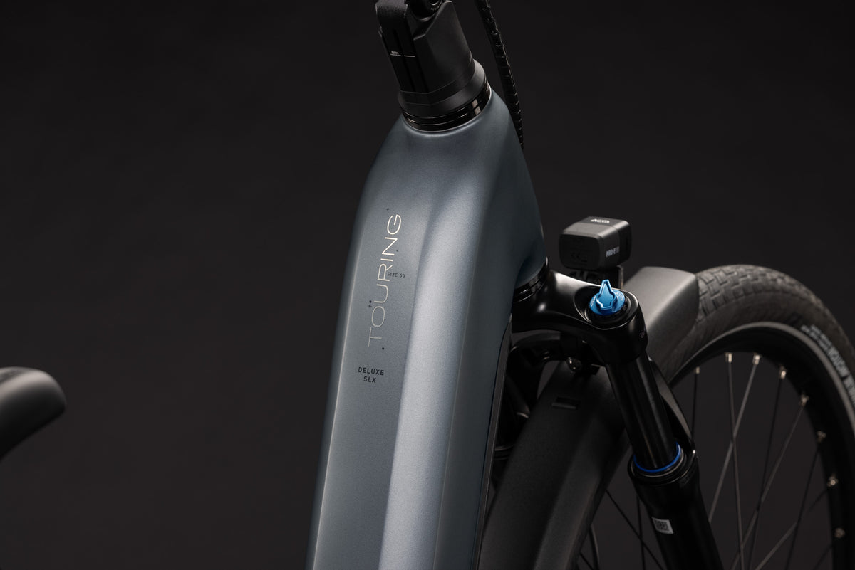 CUBE Touring Hybrid Deluxe SLX 800 in slabgrey'n'chrome, E-Bike-Detailansicht