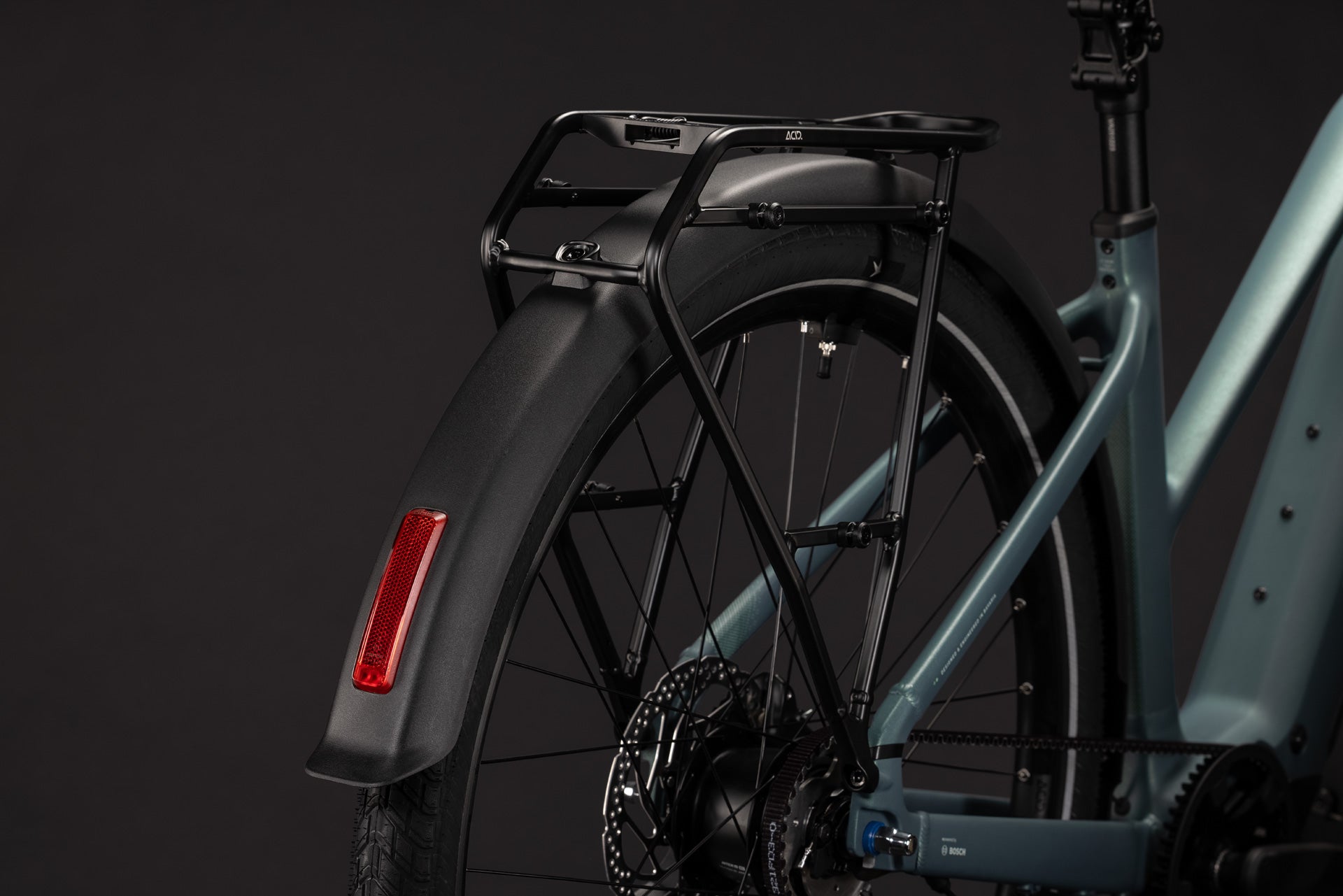 CUBE Touring Hybrid Deluxe SLX 800 in greengranit'n'green mit Gepäckträger und Schutzblech