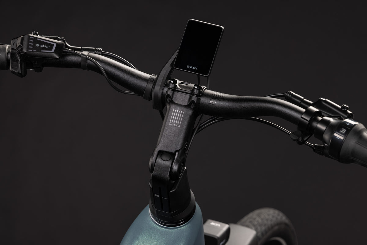 CUBE Touring Hybrid Deluxe SLX 800 in greengranit´n´green, Cockpit mit Bosch-Display