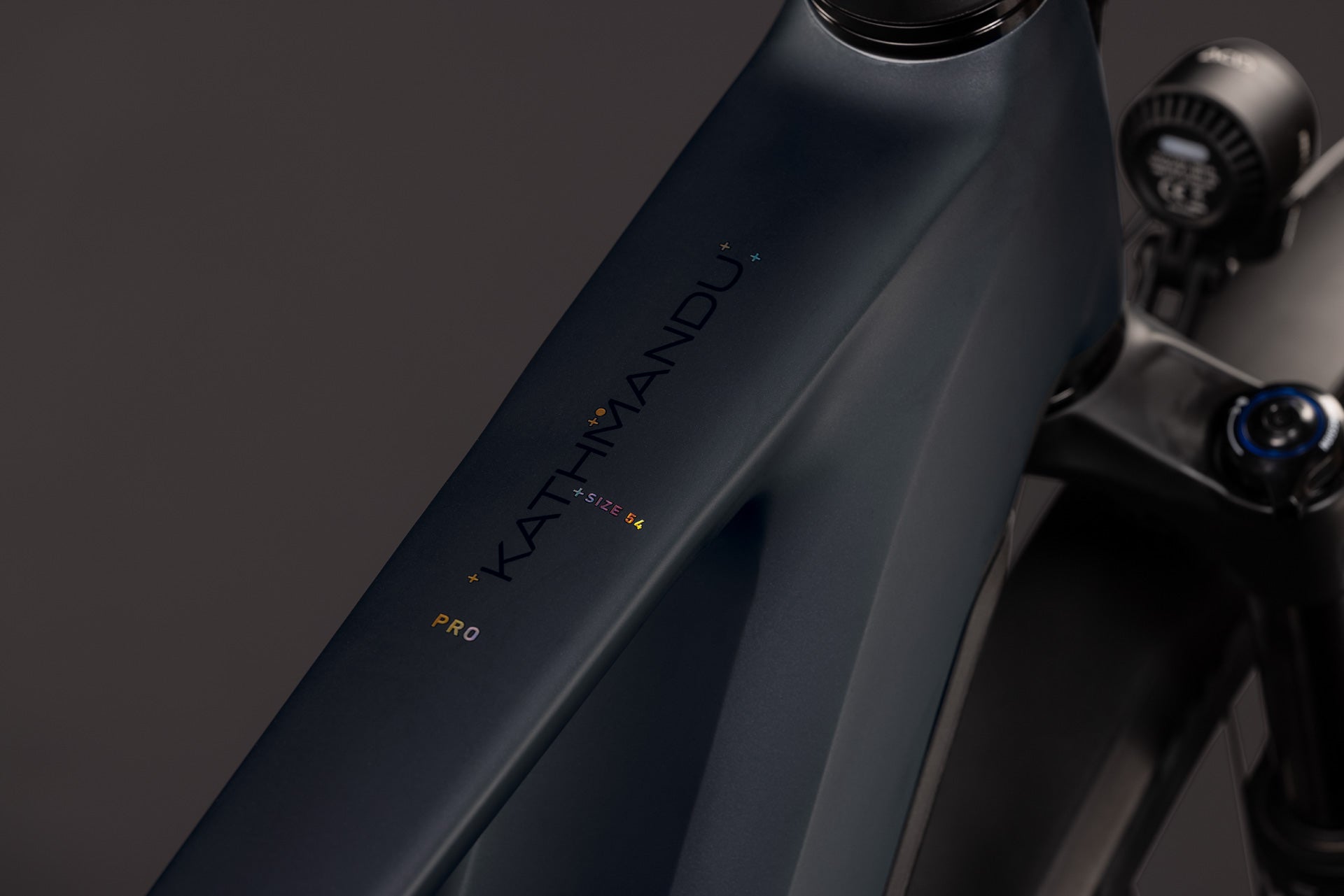 CUBE Kathmandu Hybrid Pro 800 coal'n'black E-Bike Rahmen im Detail