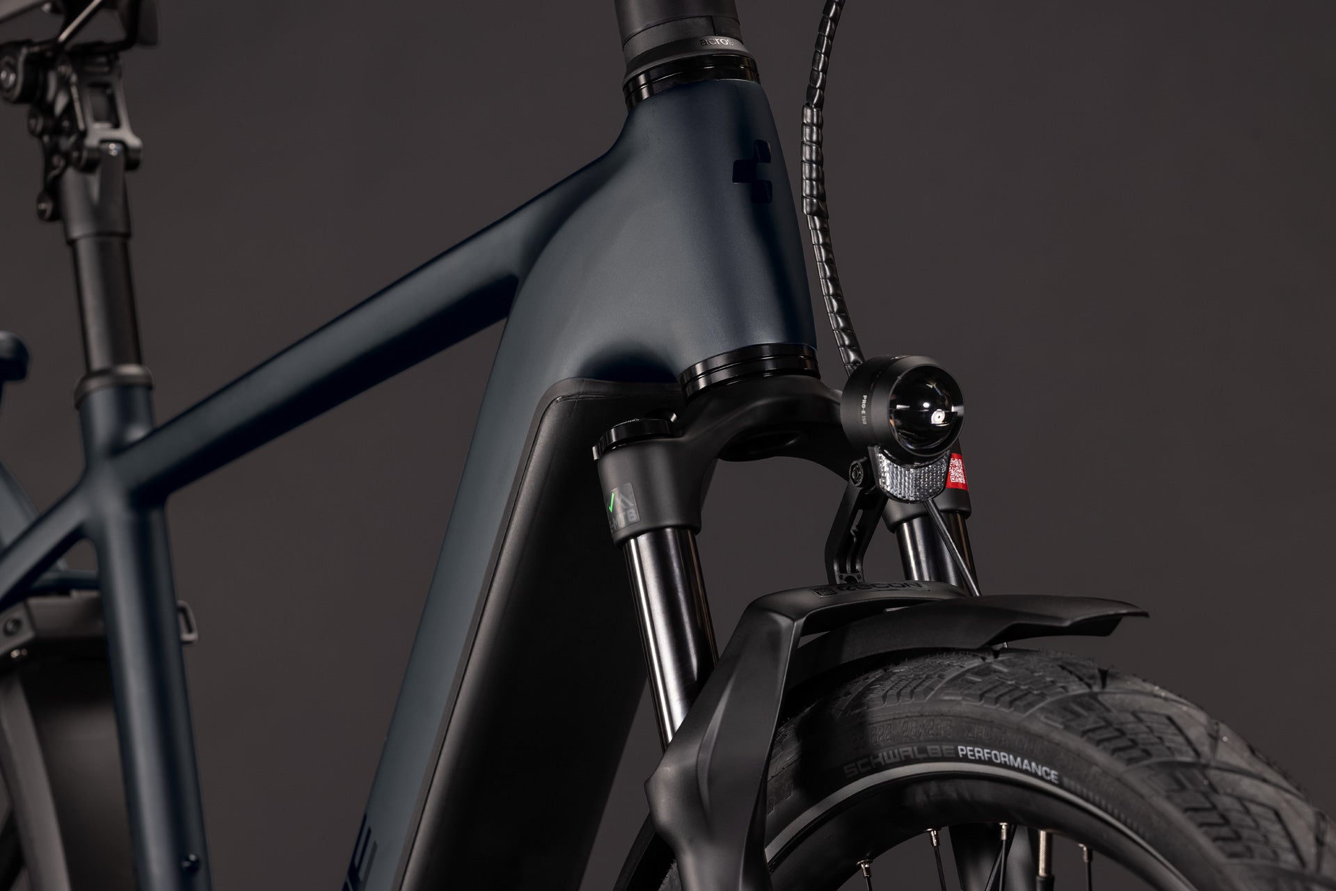 CUBE Kathmandu Hybrid Pro 800 in coal´n´black, E-Bike mit Frontfederung und Schutzblech