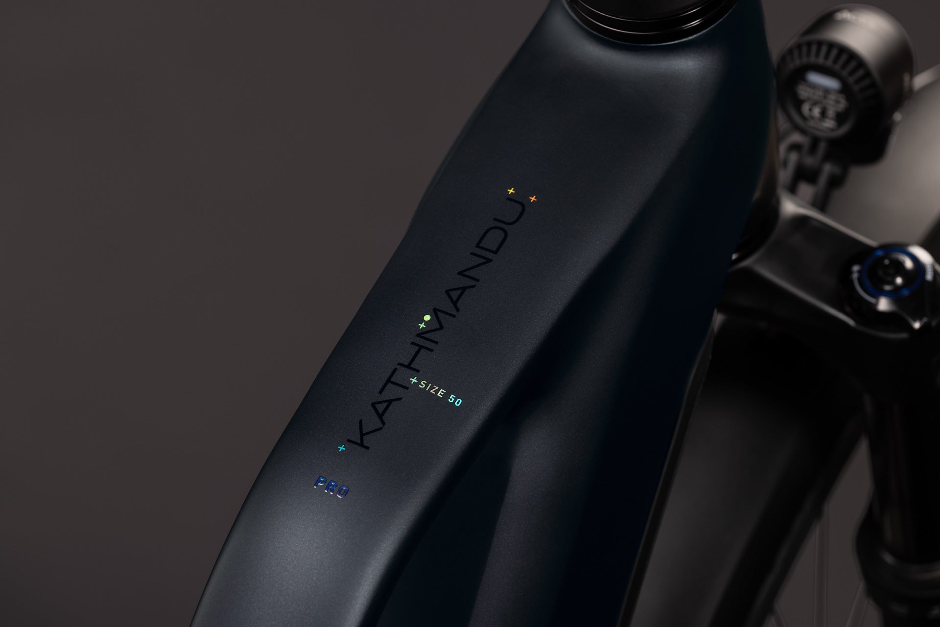 CUBE Kathmandu Hybrid Pro 800 in coal’n’black, Detailansicht des Rahmens