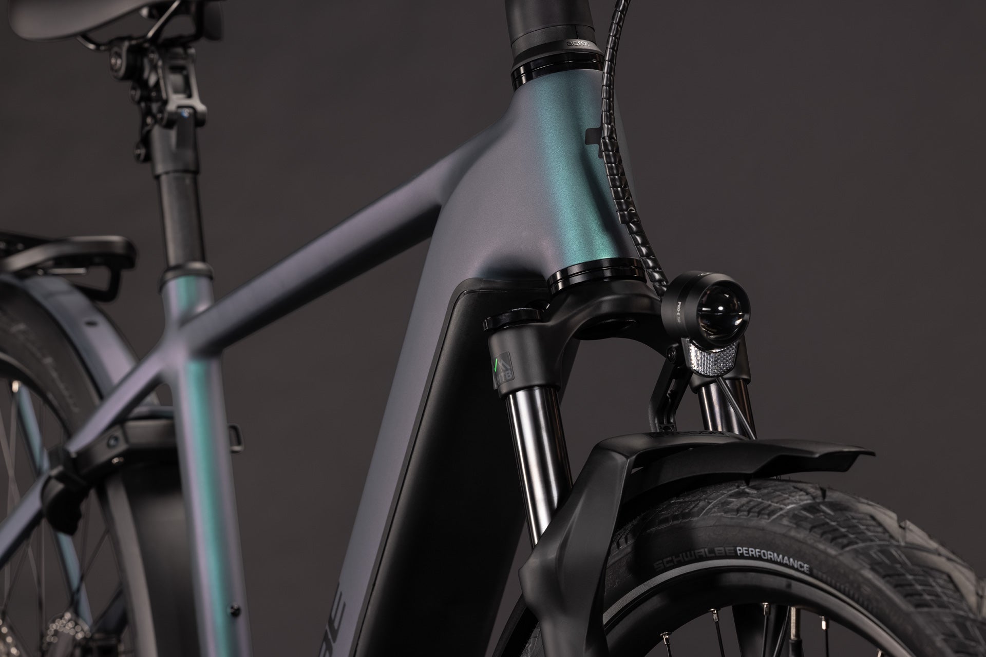 CUBE Kathmandu Hybrid Pro 800 in smaragdgrey'n'black, E-Bike mit Federgabel und Frontlicht