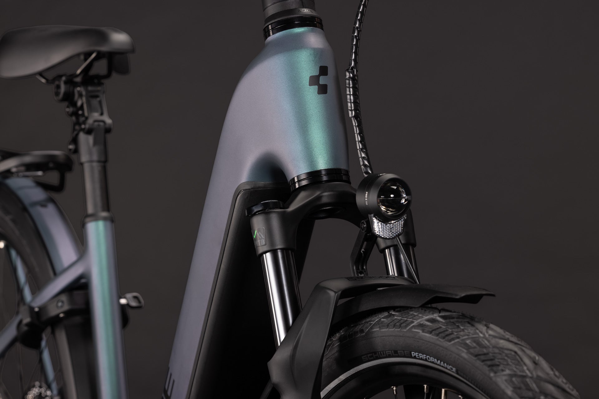 CUBE Kathmandu Hybrid Pro 800 E-Bike in smaragdgrey'n'black mit Frontansicht