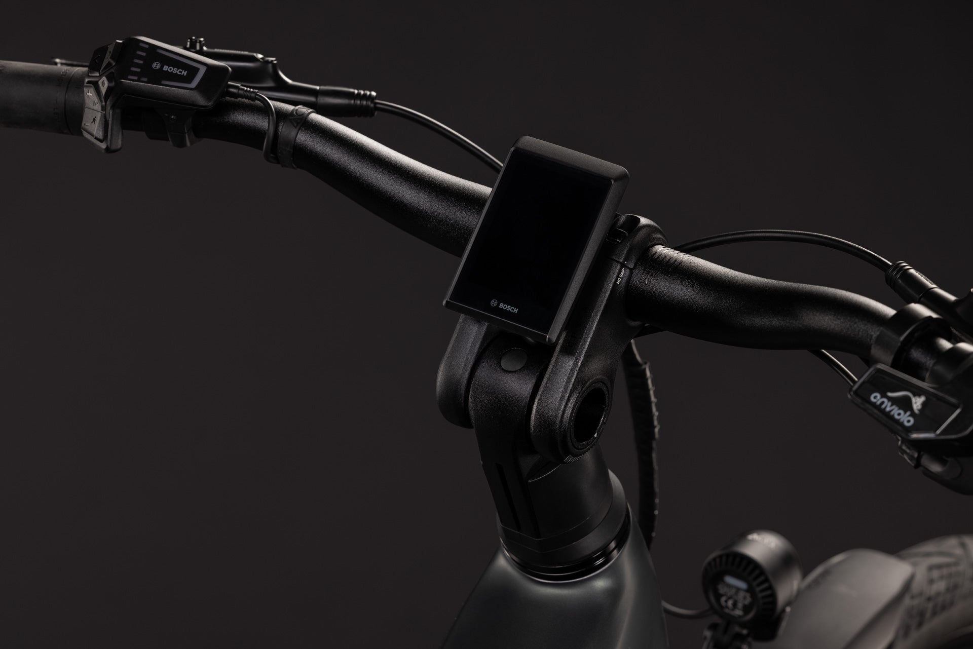 CUBE Kathmandu Hybrid Deluxe Pro 800 blackforest′n′chrome, Cockpit mit Bosch-Display