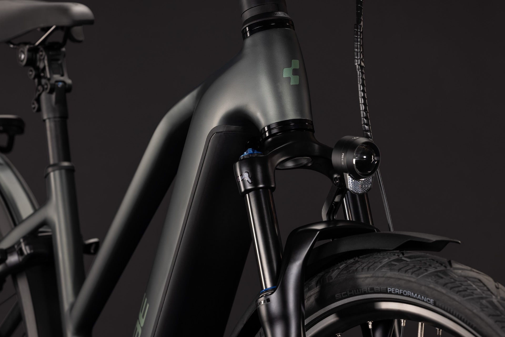 CUBE Kathmandu Hybrid Deluxe Pro 800 blackforest'n'chrome mit Federgabel und Frontlicht