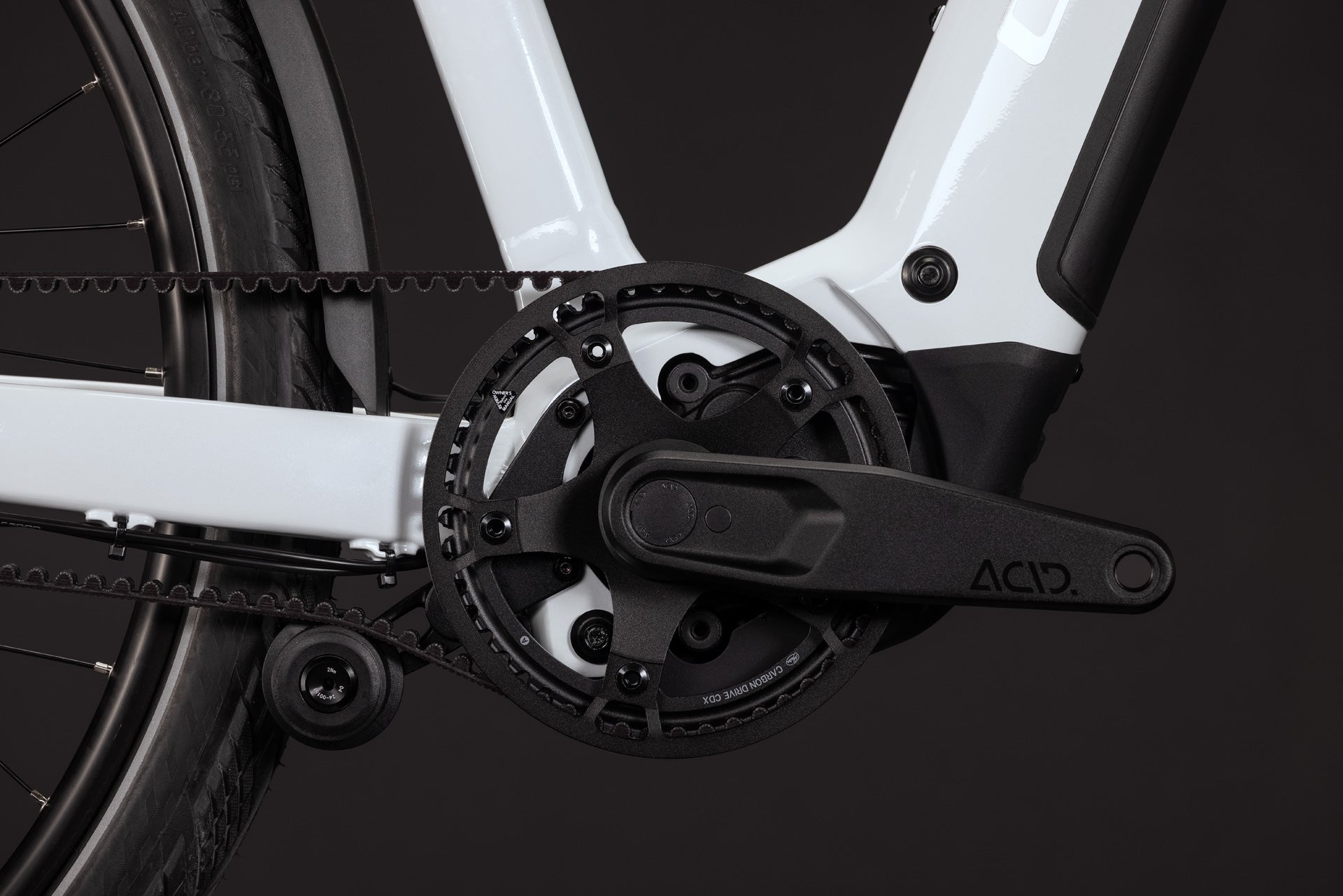CUBE Kathmandu Hybrid Deluxe Pro 800: Antrieb und Rahmen in metallicwhite´n´chrome