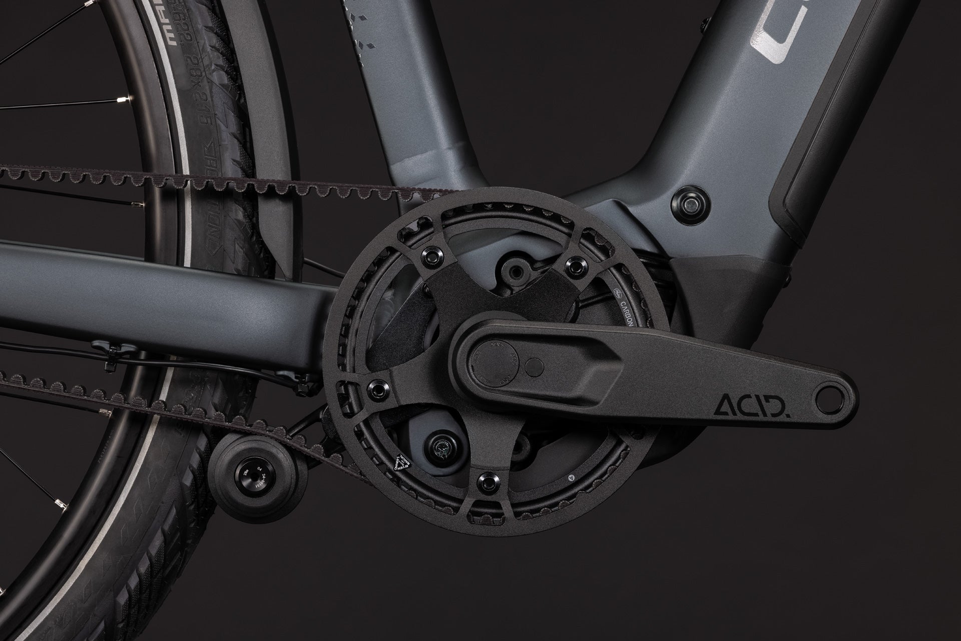 CUBE Kathmandu Hybrid Deluxe EXC 800 in stealthgrey´n´grey mit Riemenantrieb im Detail