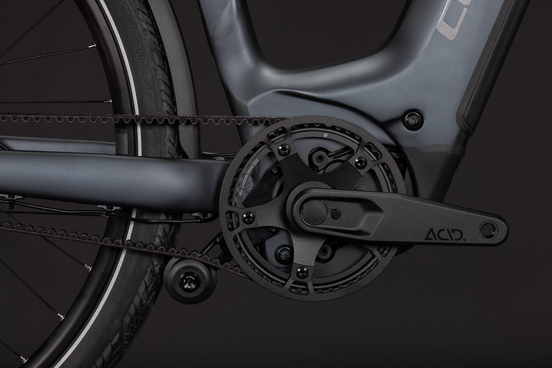 CUBE Kathmandu Hybrid Deluxe EXC 800 in stealthgrey´n´grey mit Riemenantrieb im Detail