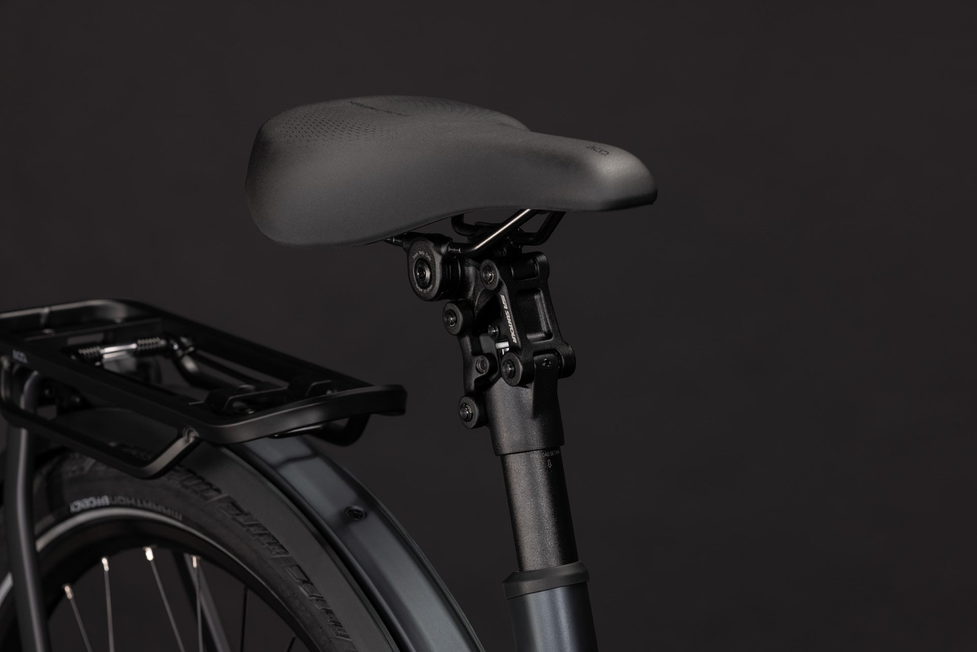 CUBE Kathmandu Hybrid Deluxe EXC 800 in stealthgrey´n´grey mit Sattel und Gepäckträger
