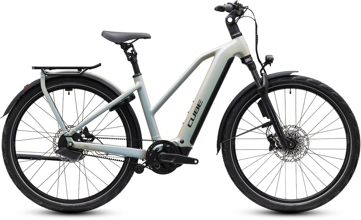 CUBE Kathmandu Hybrid Deluxe EXC 800 E-Bike in glintsand'n'black mit Gepäckträger
