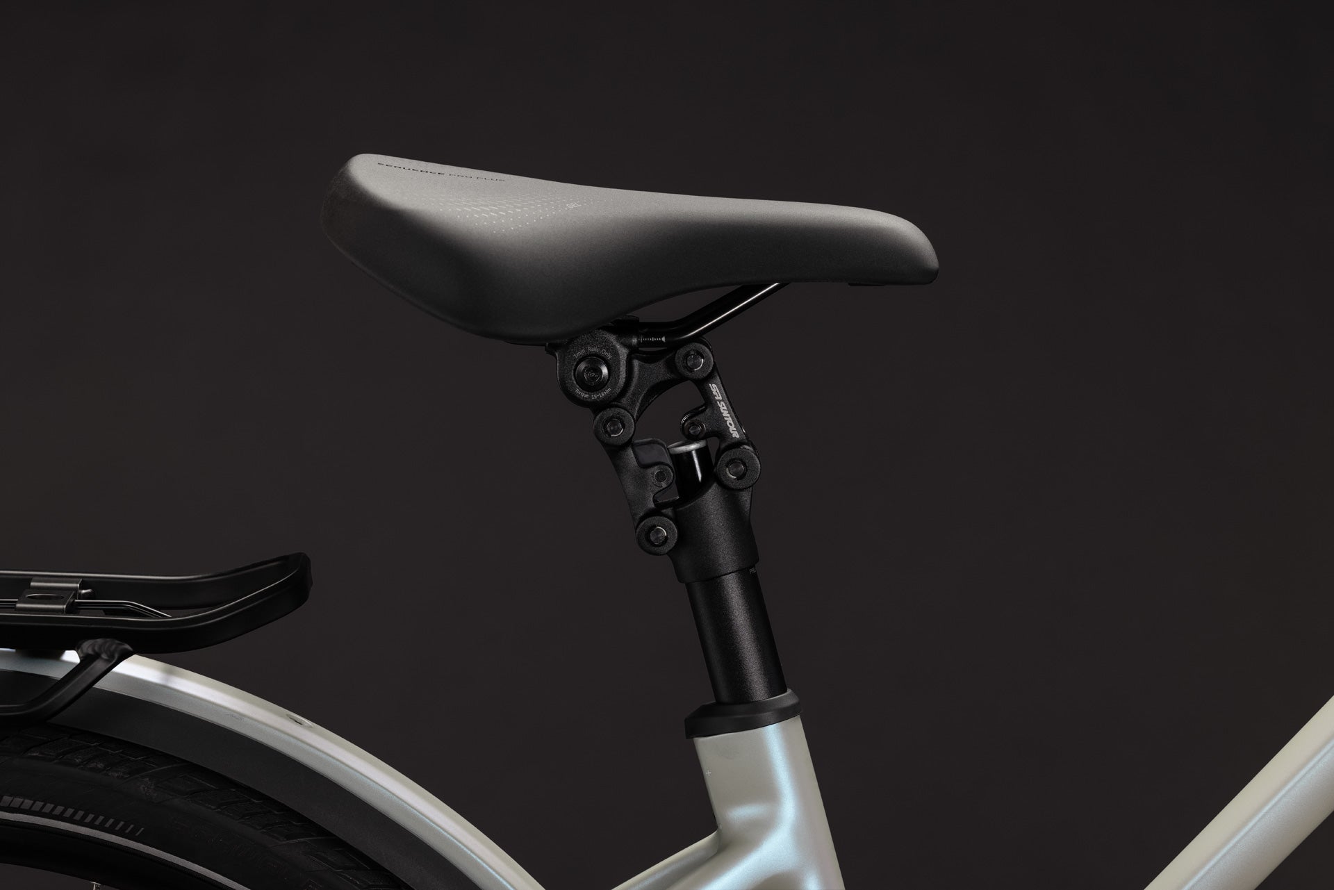 CUBE Kathmandu Hybrid Deluxe EXC 800 glintsand'n'black mit Sattel und gefederter Sattelstütze