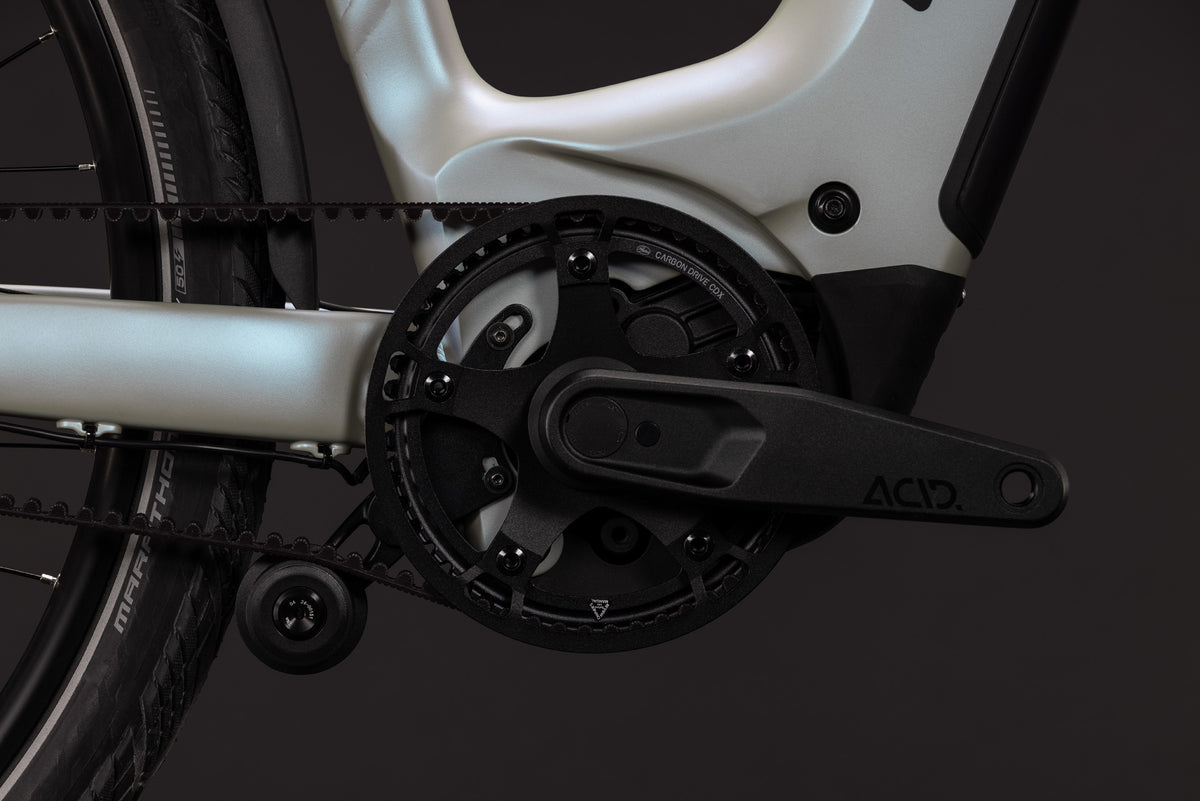 CUBE Kathmandu Hybrid Deluxe EXC 800 glintsand´n´black mit Riemenantrieb, Detail Kurbelbereich