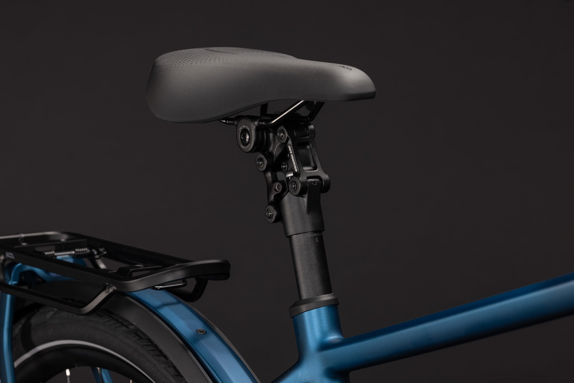 CUBE Kathmandu Hybrid SLX 800 nebula´n´prizm mit gefederter Sattelstütze im Detail