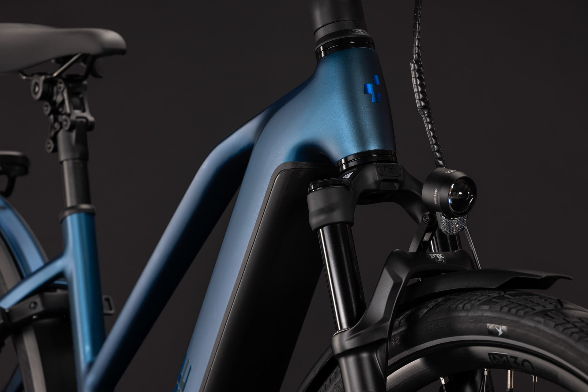 CUBE Kathmandu Hybrid SLX 800 nebula´n´prizm, Detail von Rahmen, Federgabel und Frontlicht