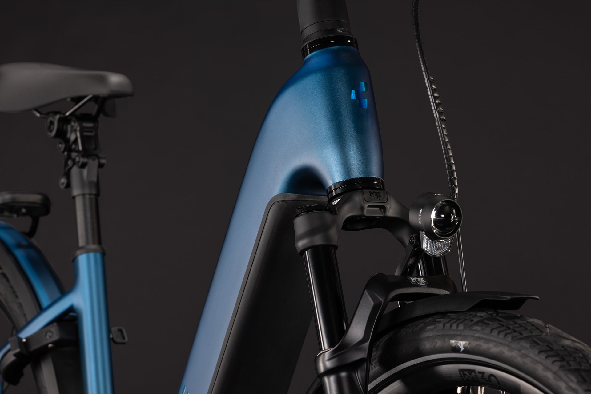 CUBE Kathmandu Hybrid SLX 800 nebula´n´prizm, Detail von Rahmen, Federgabel und Frontlicht