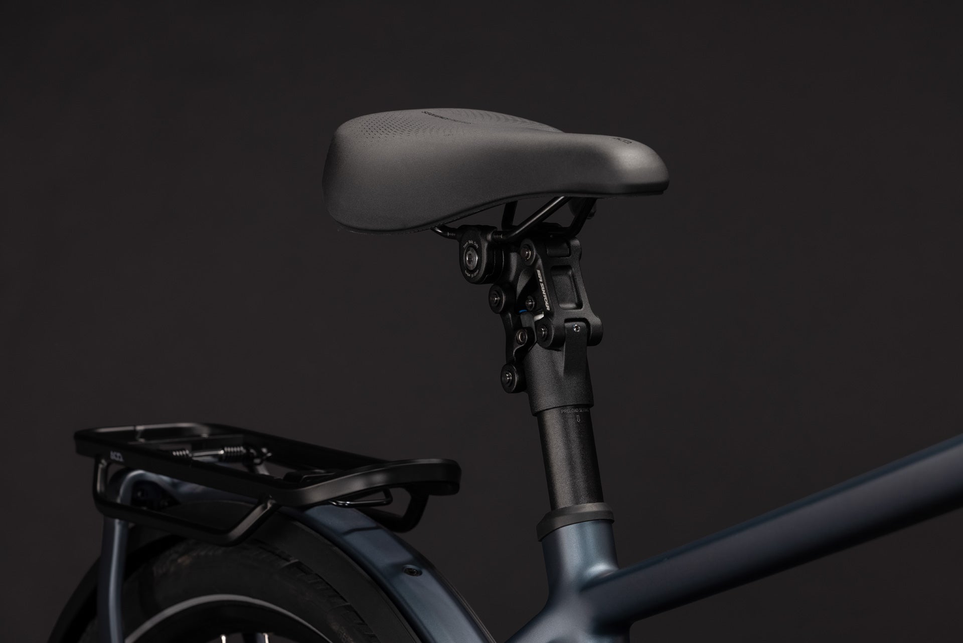 CUBE Kathmandu Hybrid Deluxe SLX 800 in mineralblue´n´blue mit gefederter Sattelstütze￼