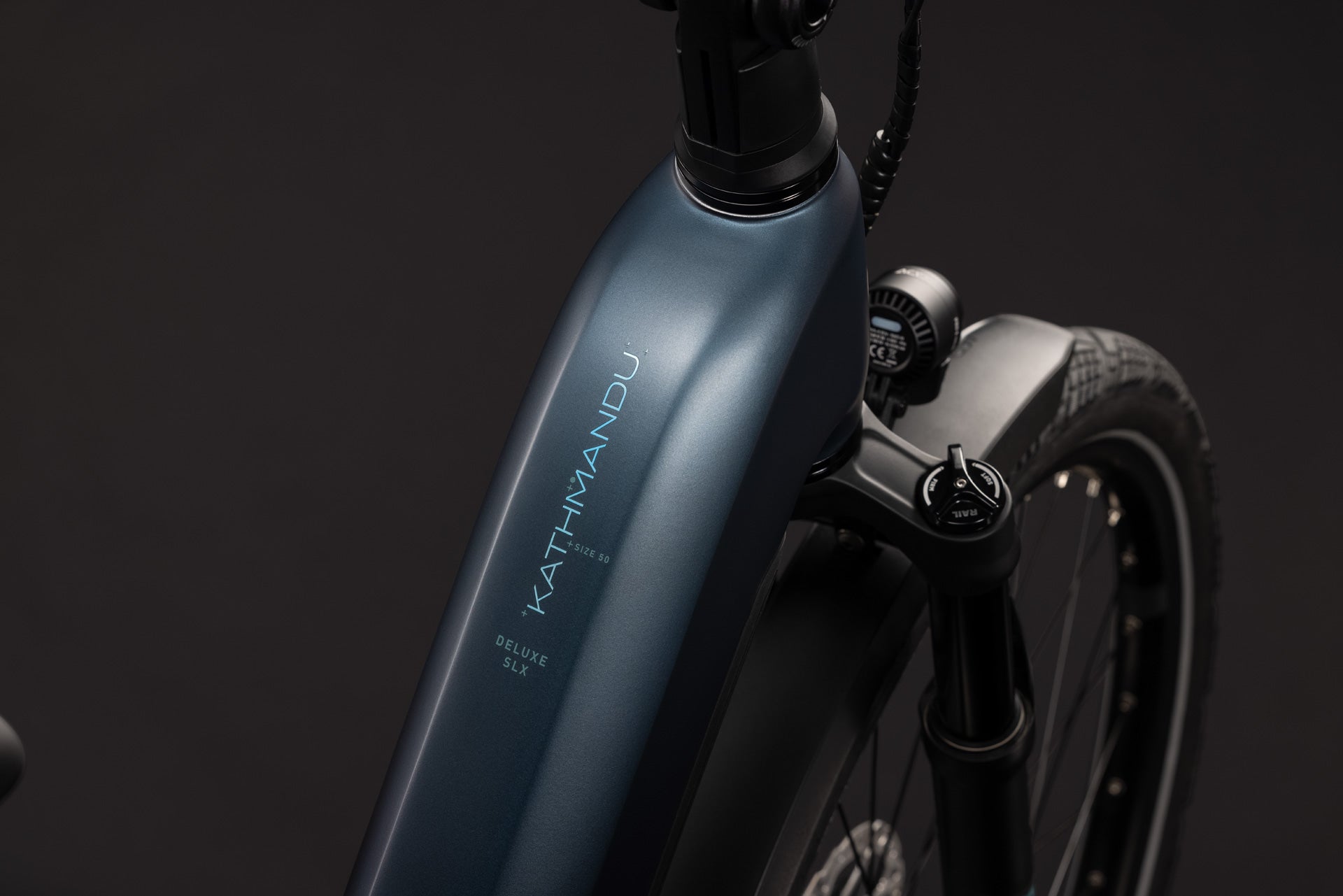 CUBE Kathmandu Hybrid Deluxe SLX 800 in mineralblue´n´blue, Detailansicht des Rahmens vorne