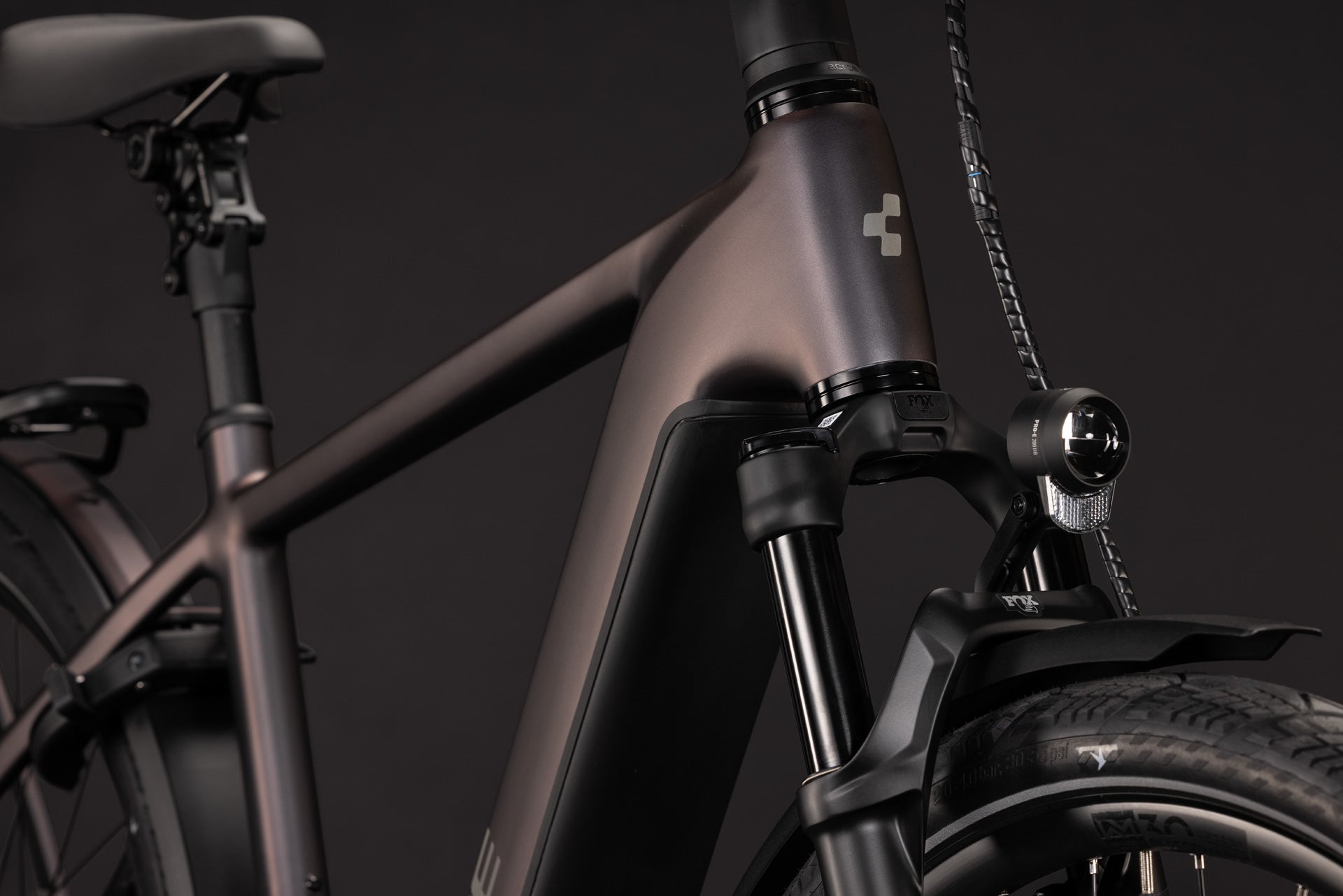 CUBE Kathmandu Hybrid SLT 800 in mysticgraphite'n'reflex mit Federgabel und Frontlicht