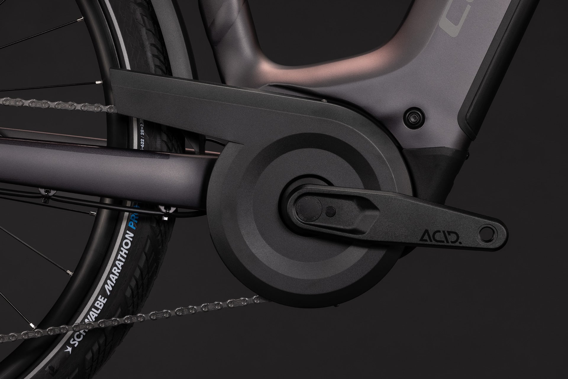 CUBE Kathmandu Hybrid SLT 800 in mysticgraphite´n´reflex, Detail von Motor und Kurbel