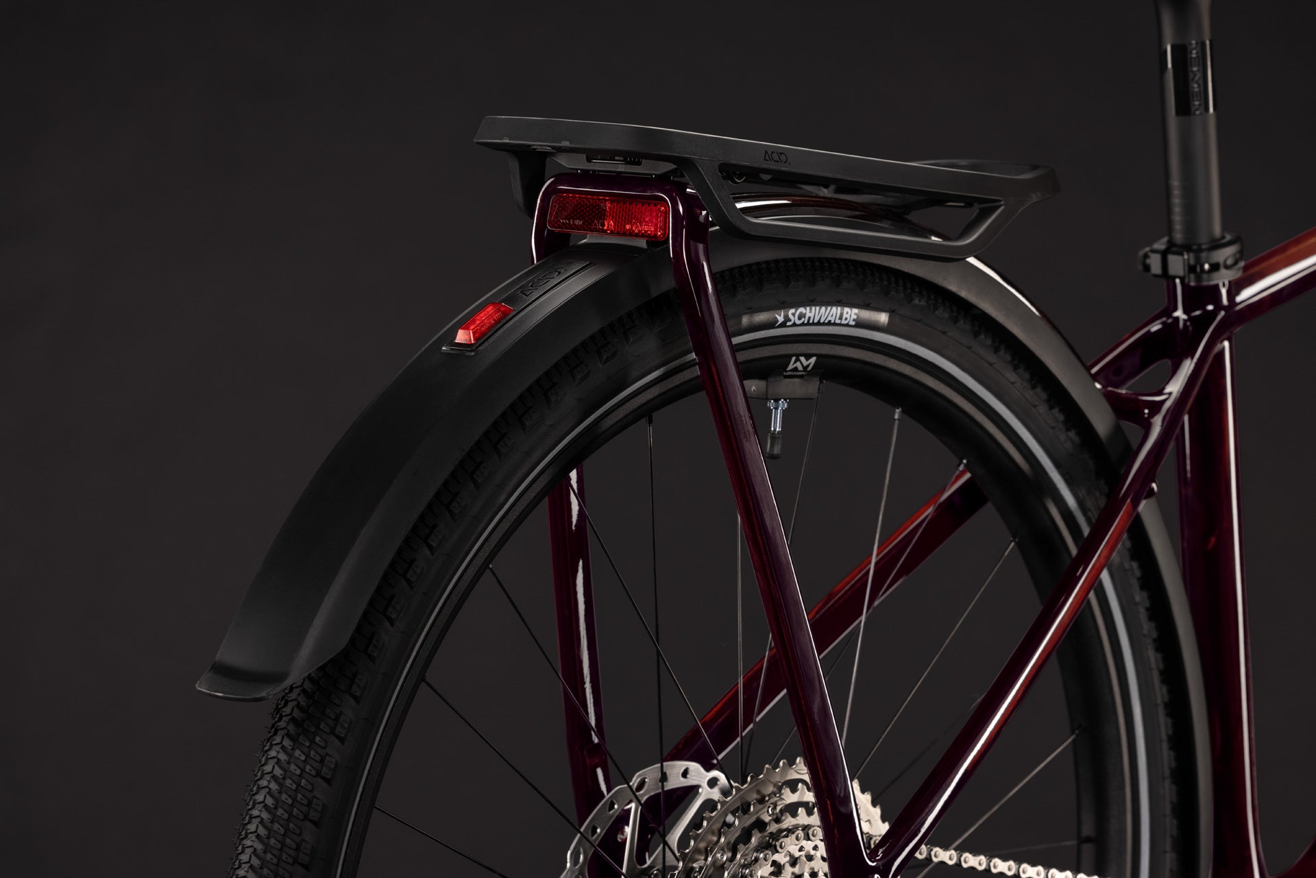 CUBE Kathmandu Hybrid C:62 SLX 400X in liquidred´n´red, Heckansicht mit Gepäckträger