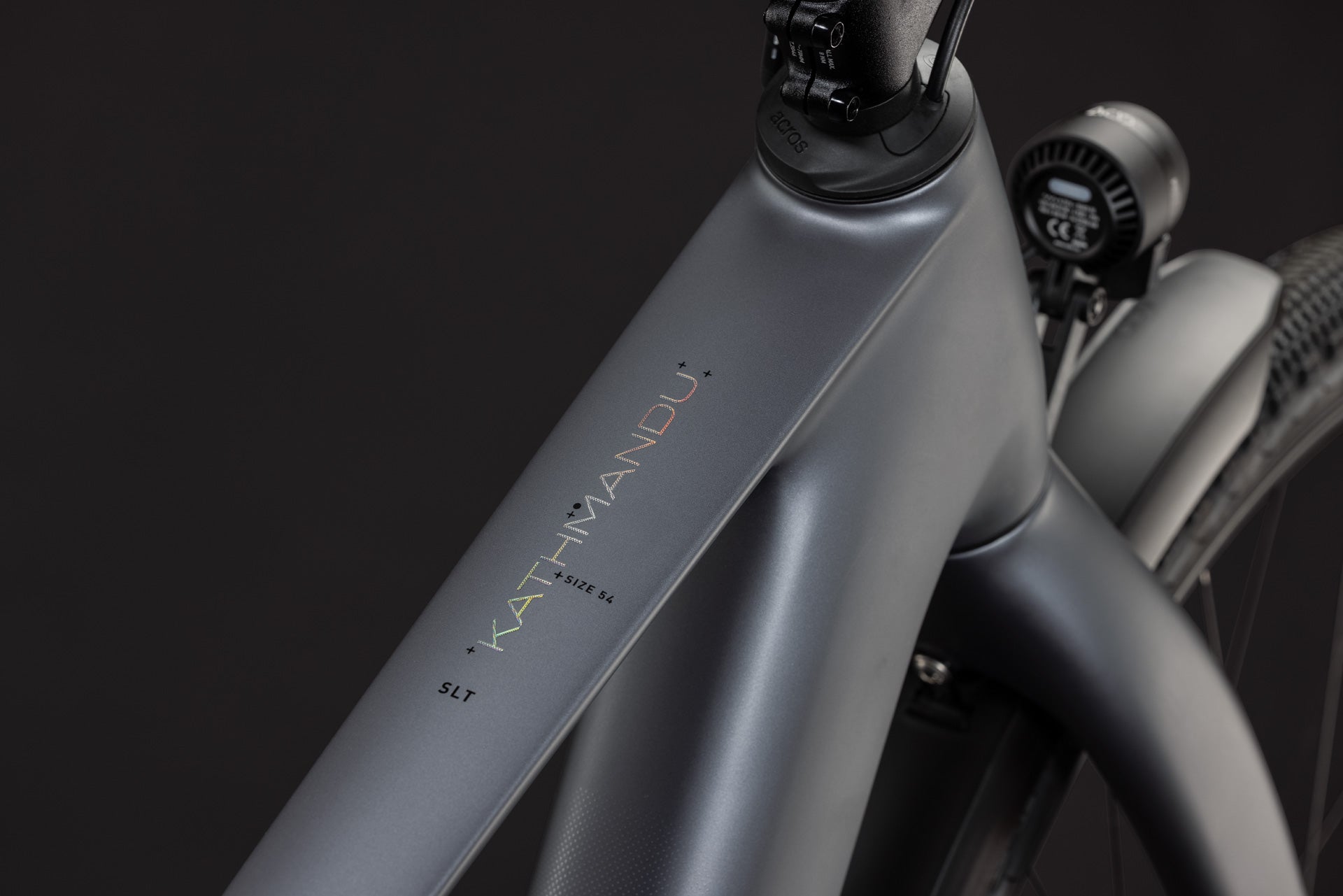 CUBE Kathmandu Hybrid C:62 SLT 400X ashgrey´n´prizm, Detail von Rahmen und Steuerrohr