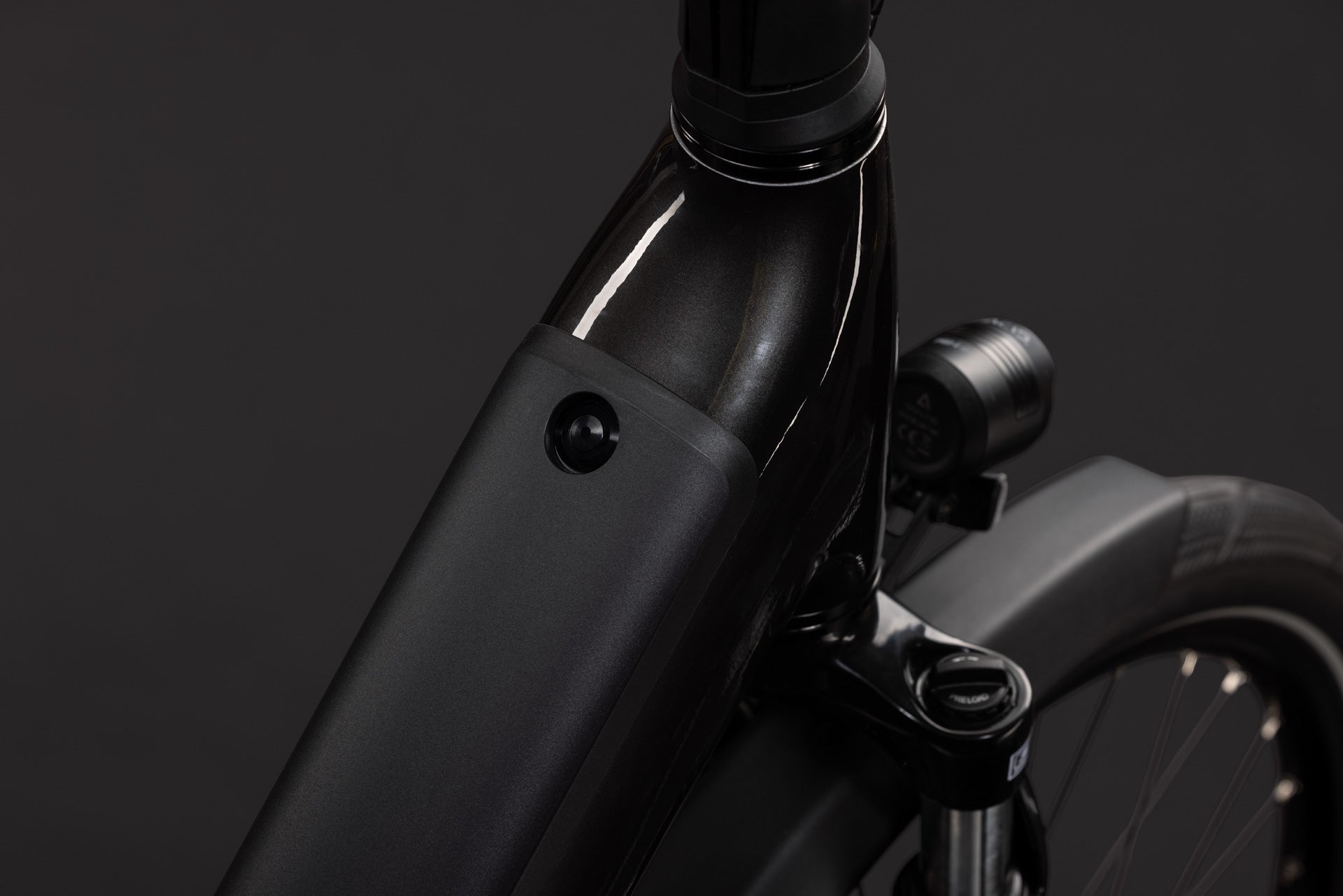CUBE Supreme Hybrid Comfort ONE 600 in gunmetal´n´reflex, Detailansicht des Rahmens