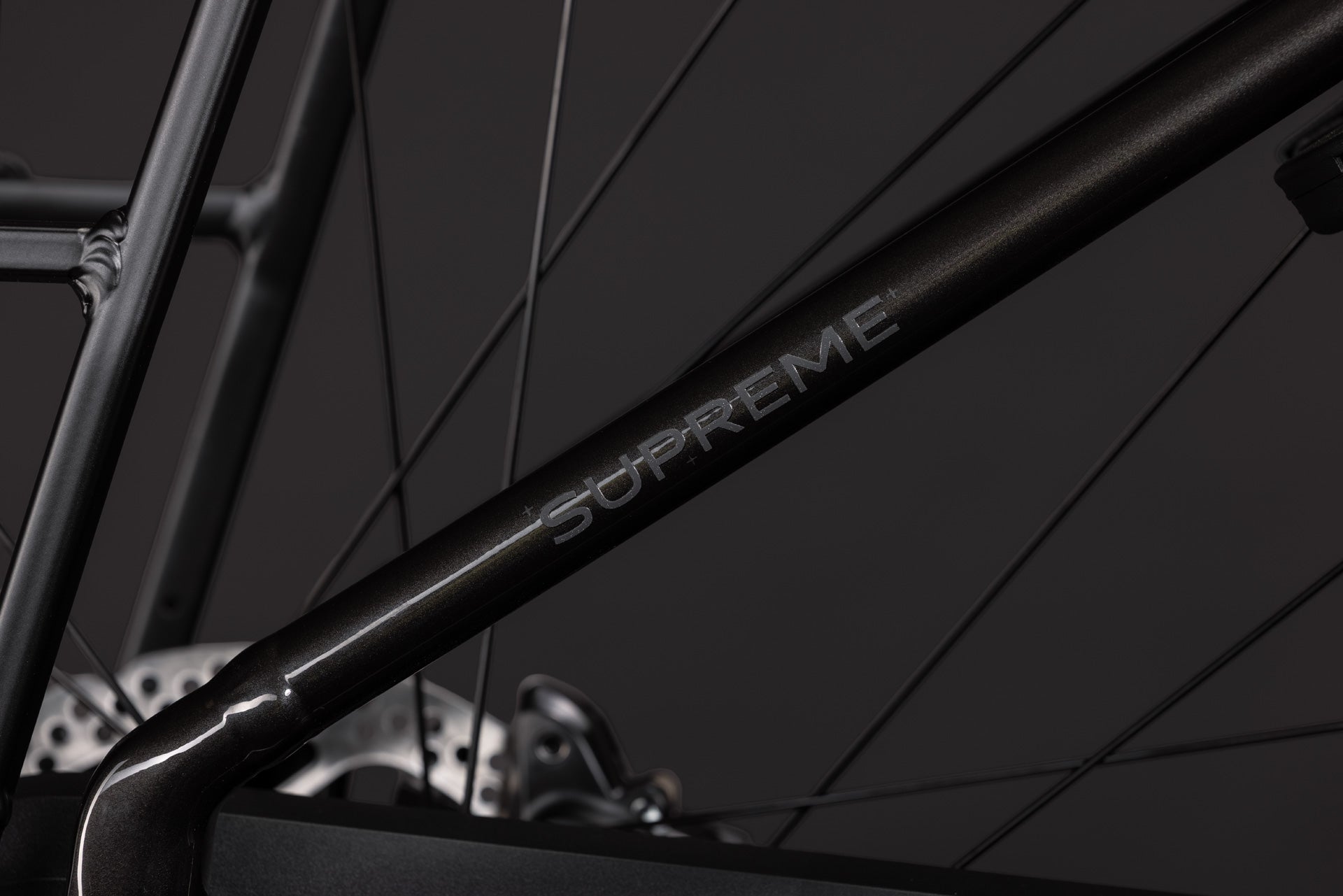CUBE Supreme Hybrid Comfort ONE 600 in Gunmetal n Reflex, Detailansicht des Fahrradrahmens