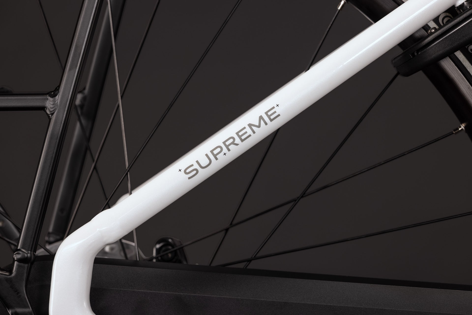 CUBE Supreme RT Hybrid Comfort EX 600 in metallicwhite´n´reflex, Fahrradrahmen Detail