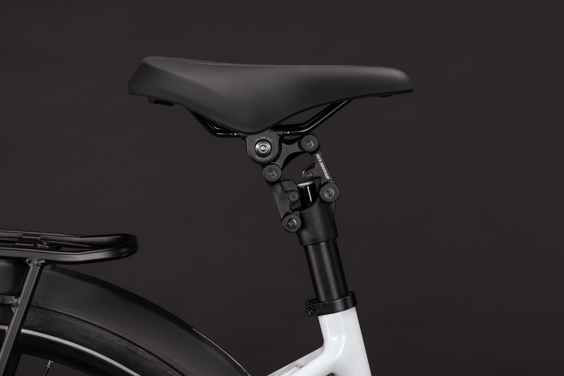 CUBE Supreme RT Hybrid Comfort EX 600: Sattel und gefederte Sattelstütze, metallicwhite´n´reflex