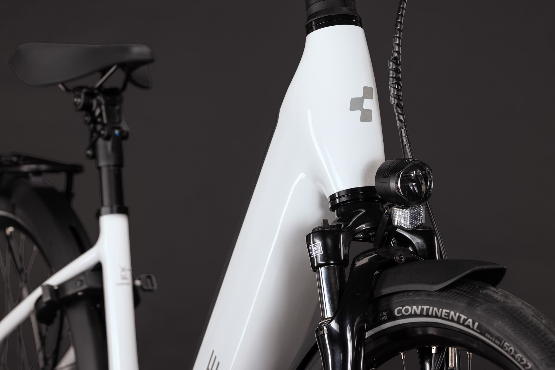 CUBE Supreme RT Hybrid Comfort EX 600 in metallicwhite´n´reflex, E-Bike Detailansicht