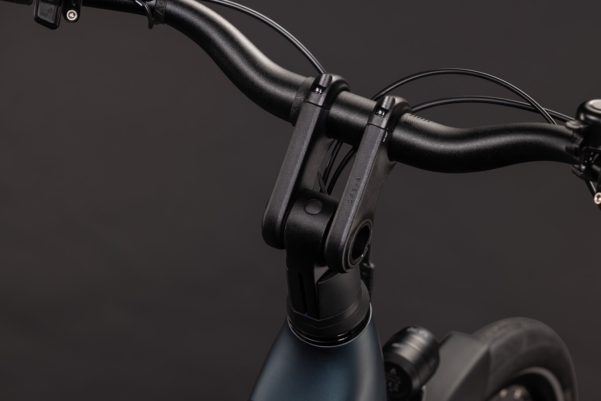 CUBE Supreme RT Hybrid Comfort EX 600 royalgreen´n´black, Lenkerdetails in Schwarz