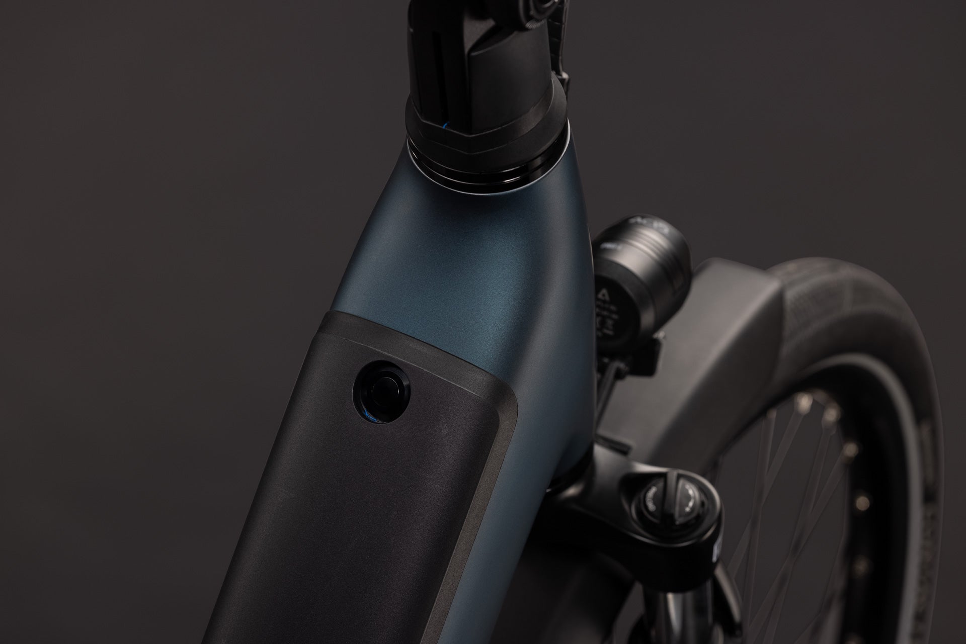 CUBE Supreme RT Hybrid Comfort EX 600 in royalgreen´n´black, Detailansicht des Rahmenbereichs