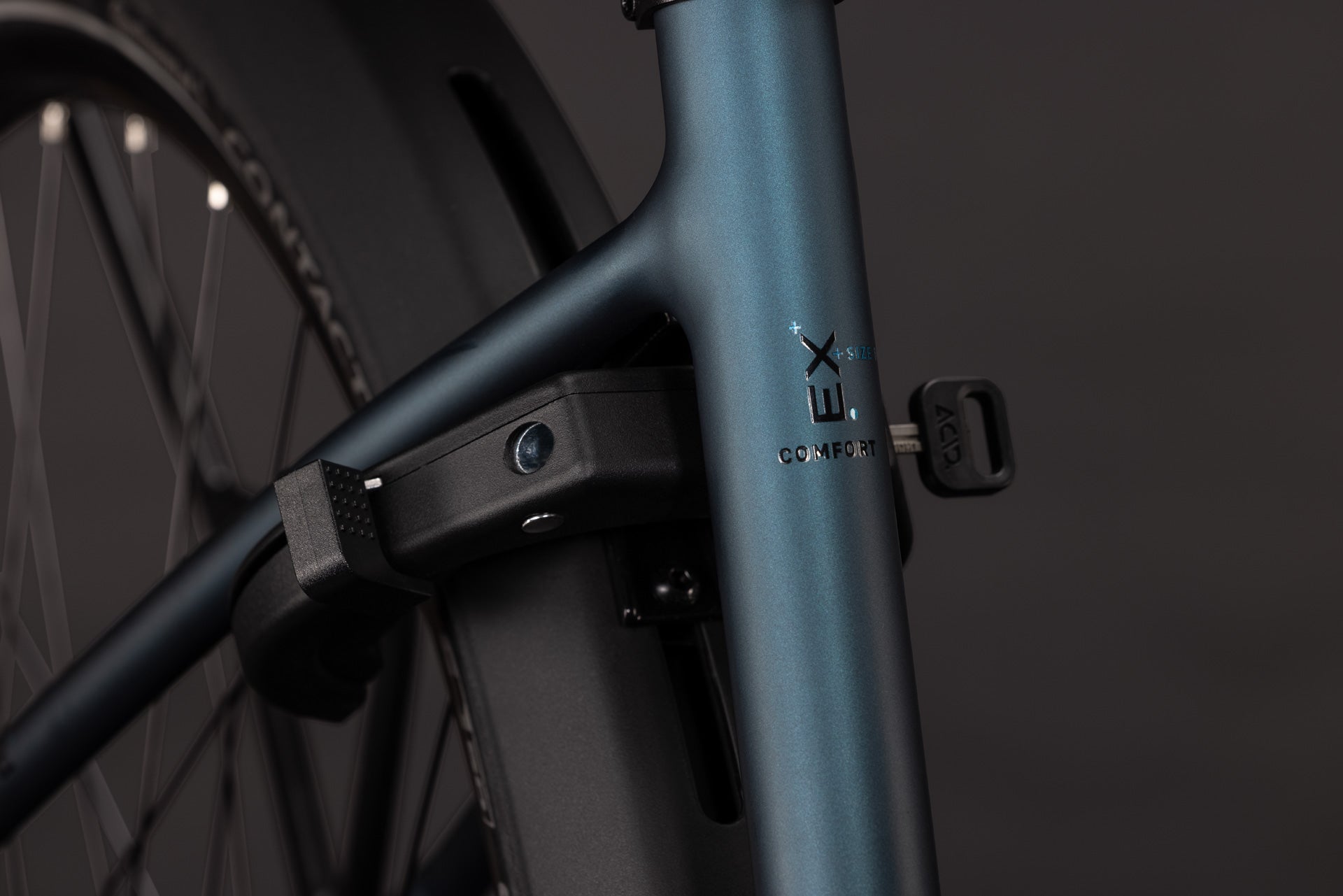 CUBE Supreme RT Hybrid Comfort EX 600 in royalgreen´n´black, Detail am Rahmen und Hinterrad