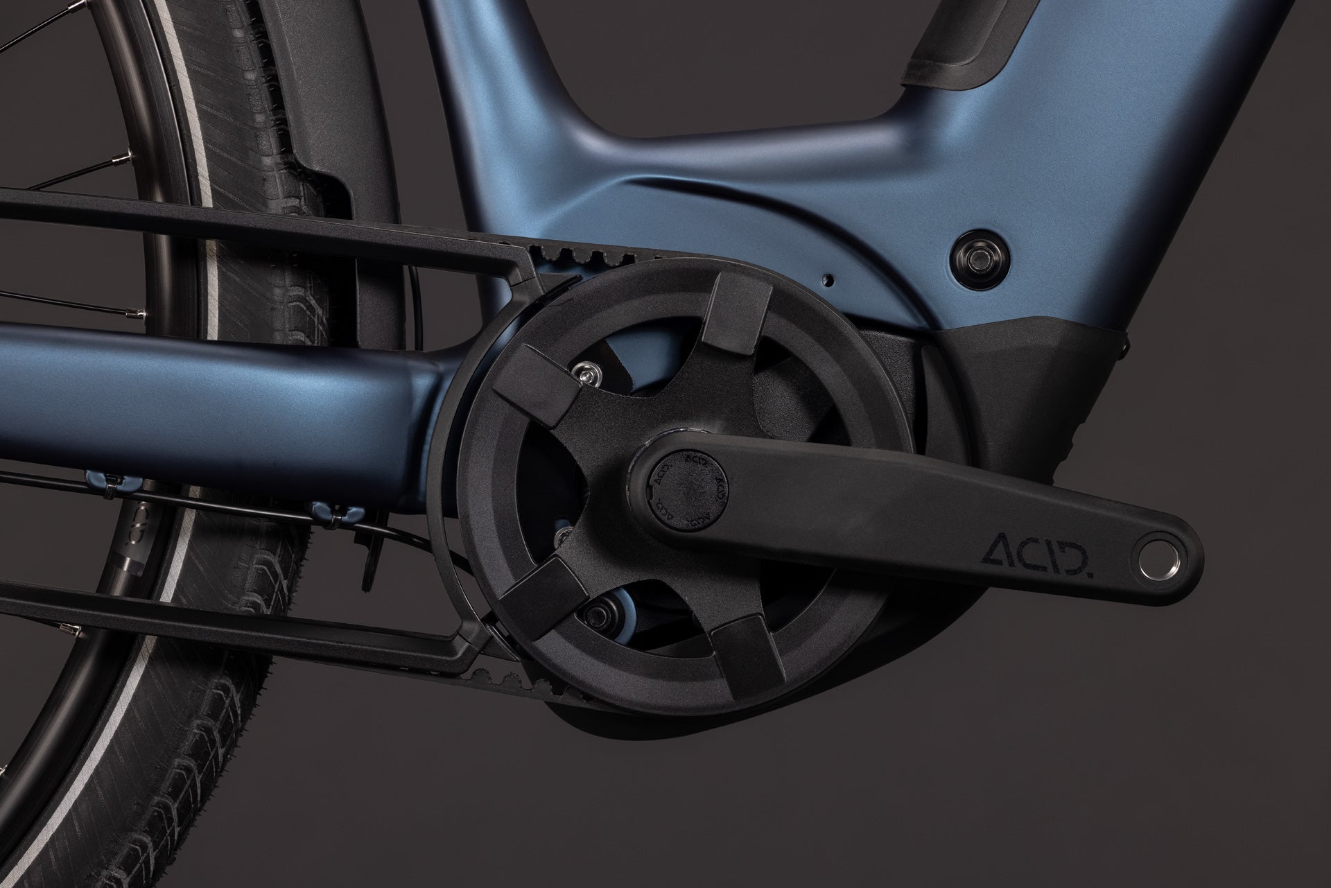 CUBE Supreme Hybrid Deluxe ONE 600 in navyblack´n´black, Detail der Tretkurbel