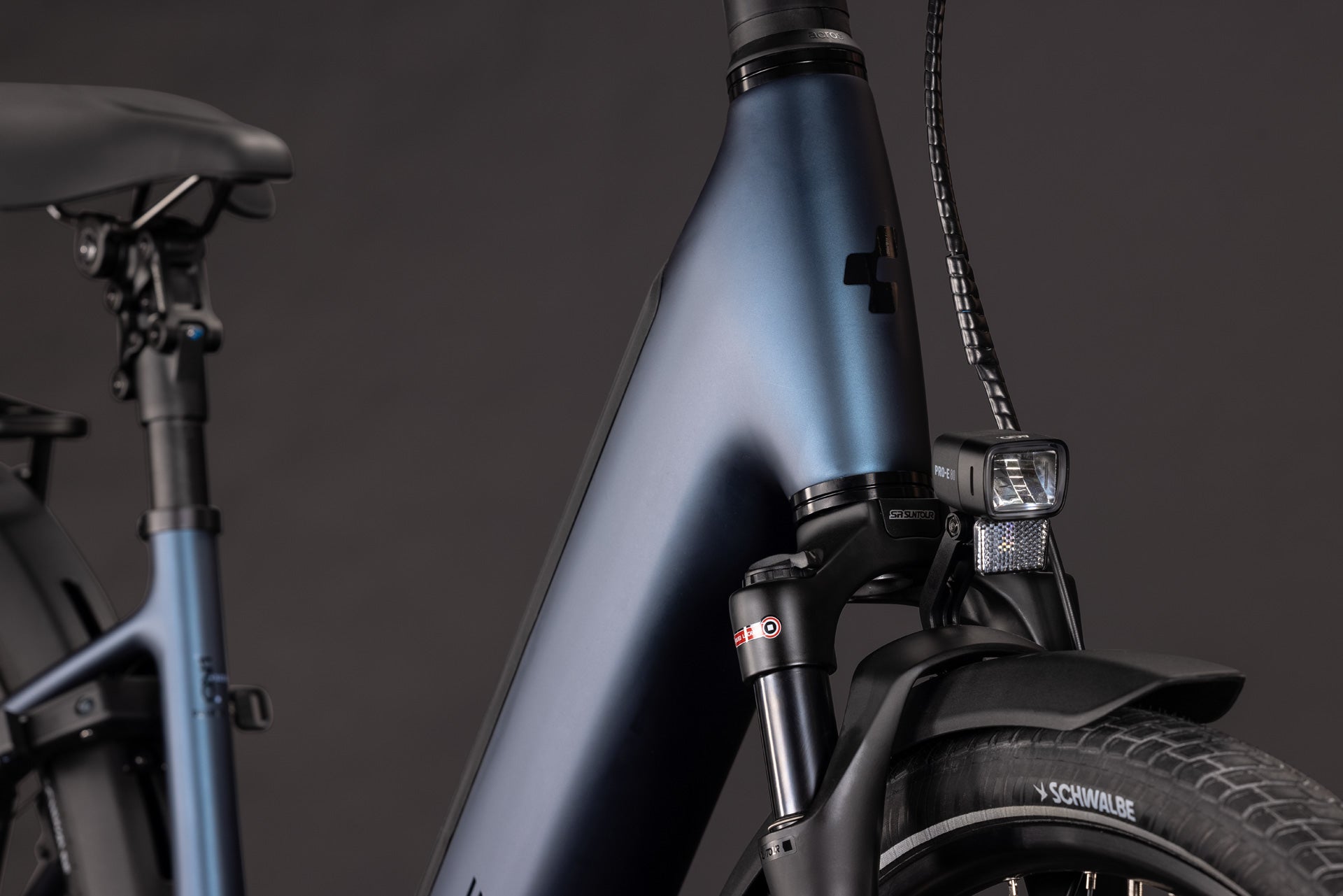 CUBE Supreme Hybrid Deluxe ONE 600 navyblack´n´black E-Bike mit Frontfederung und Licht