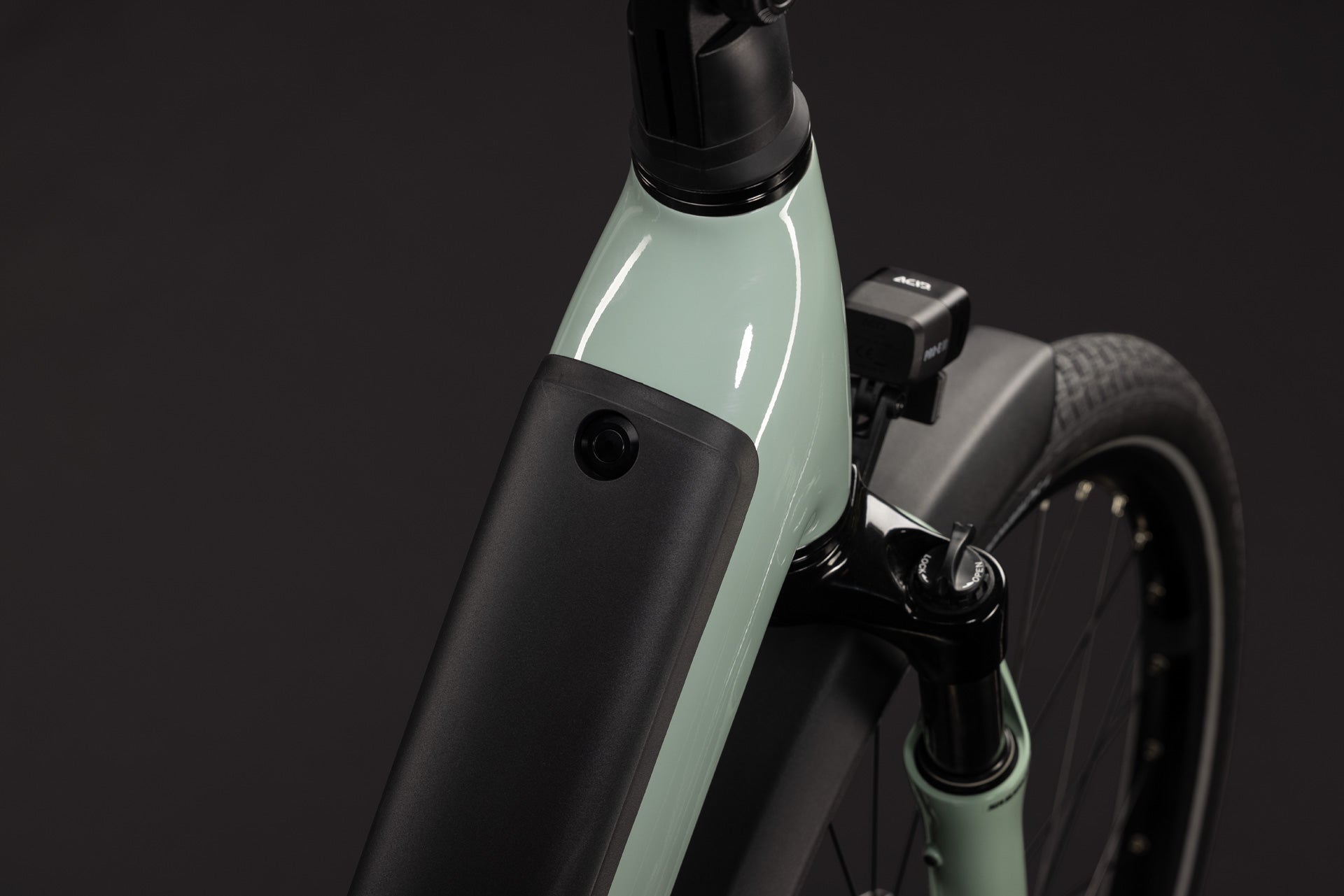 CUBE Supreme Hybrid Deluxe ONE 600 E-Bike in Aloegreen und Reflex, Detailansicht